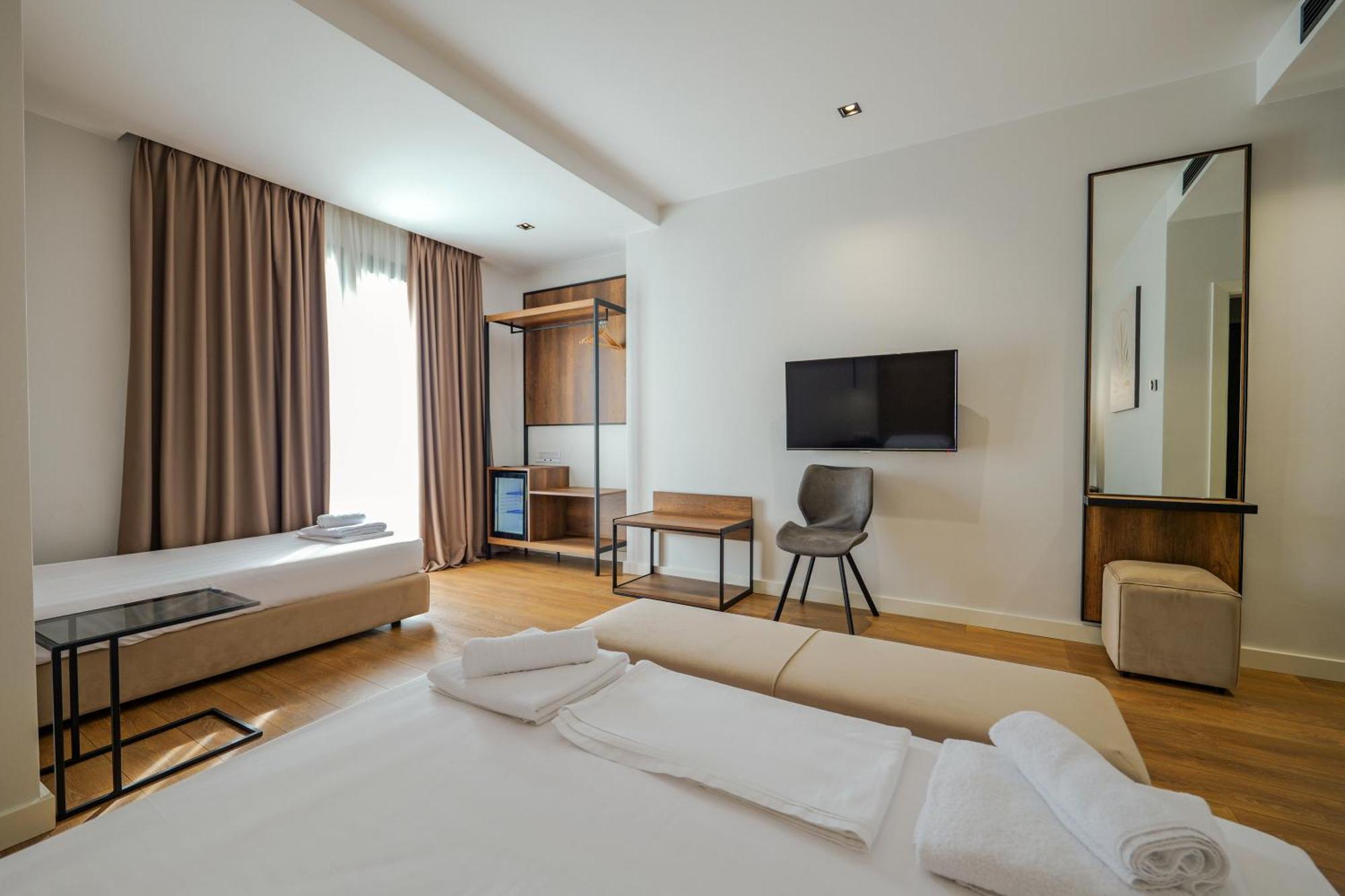 Hotel Central Вльора Екстер'єр фото