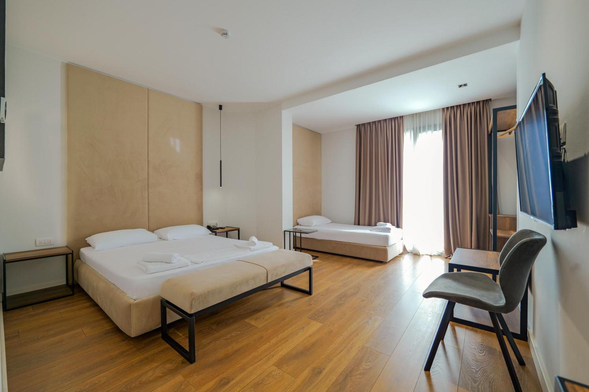 Hotel Central Вльора Екстер'єр фото