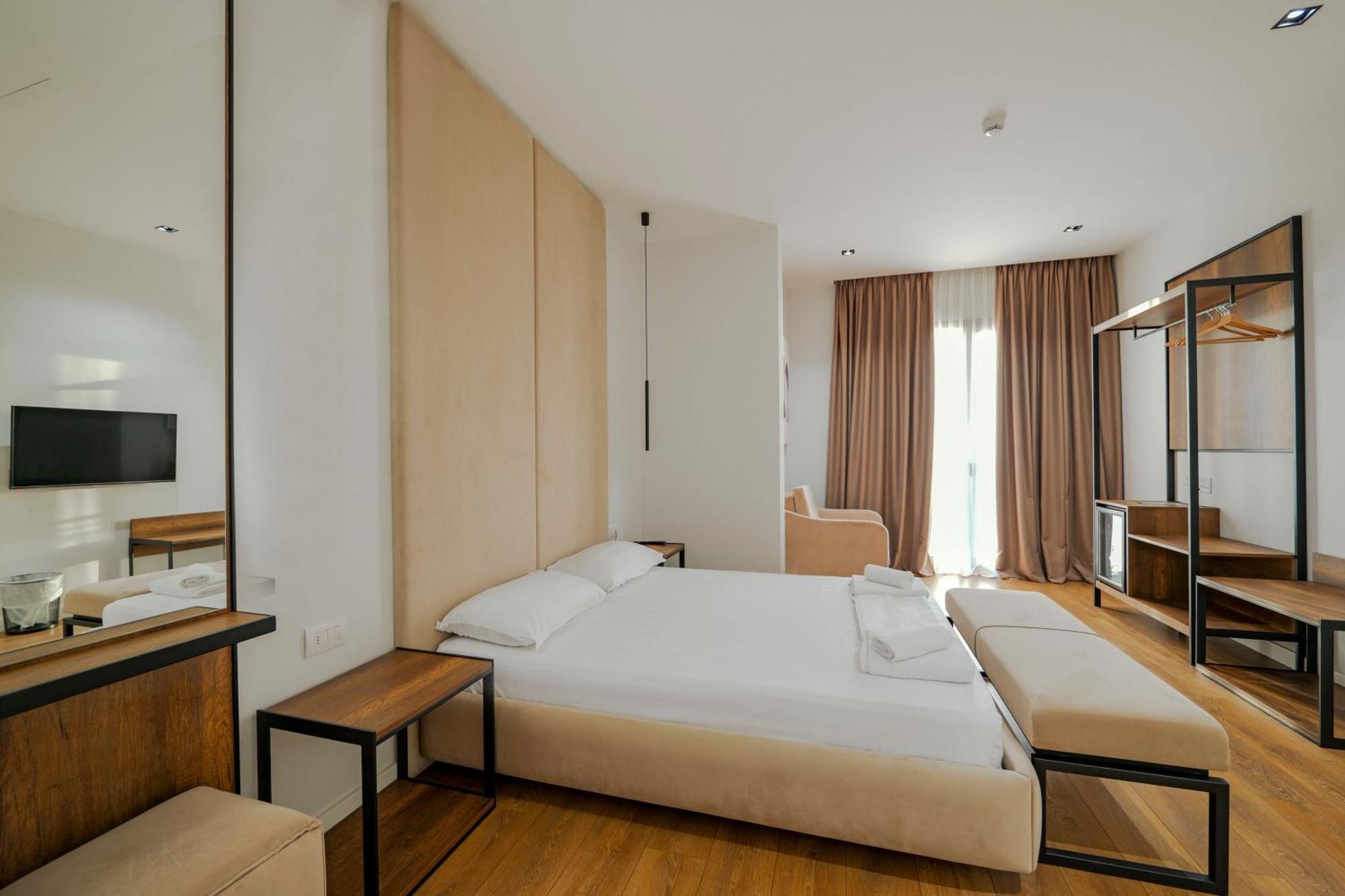 Hotel Central Вльора Екстер'єр фото