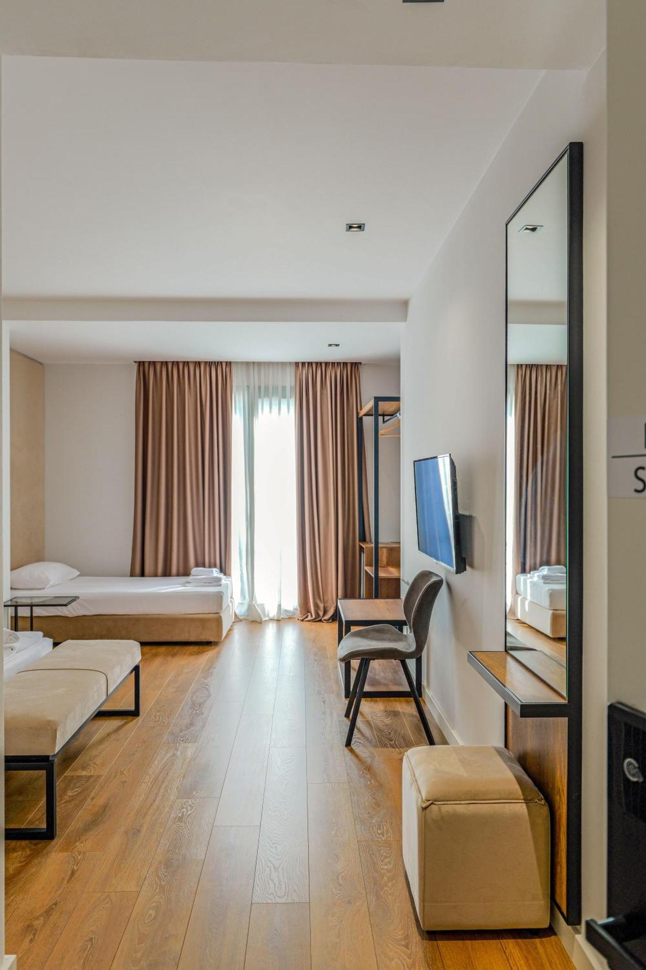 Hotel Central Вльора Екстер'єр фото