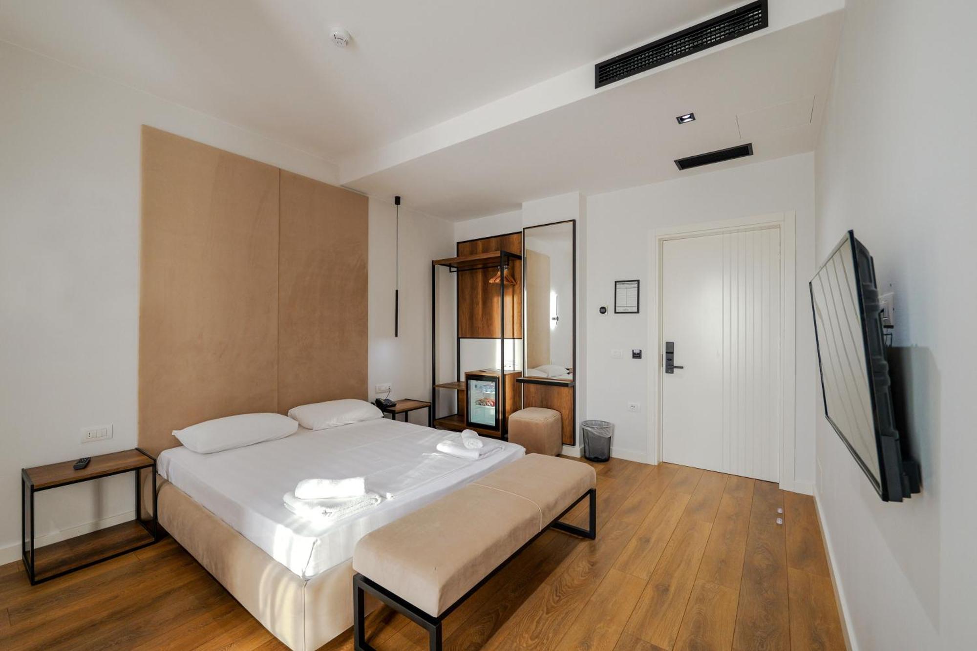 Hotel Central Вльора Екстер'єр фото
