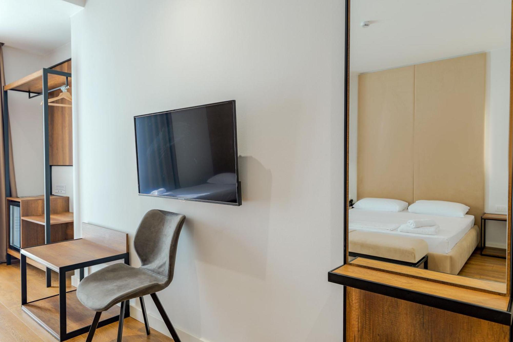 Hotel Central Вльора Екстер'єр фото
