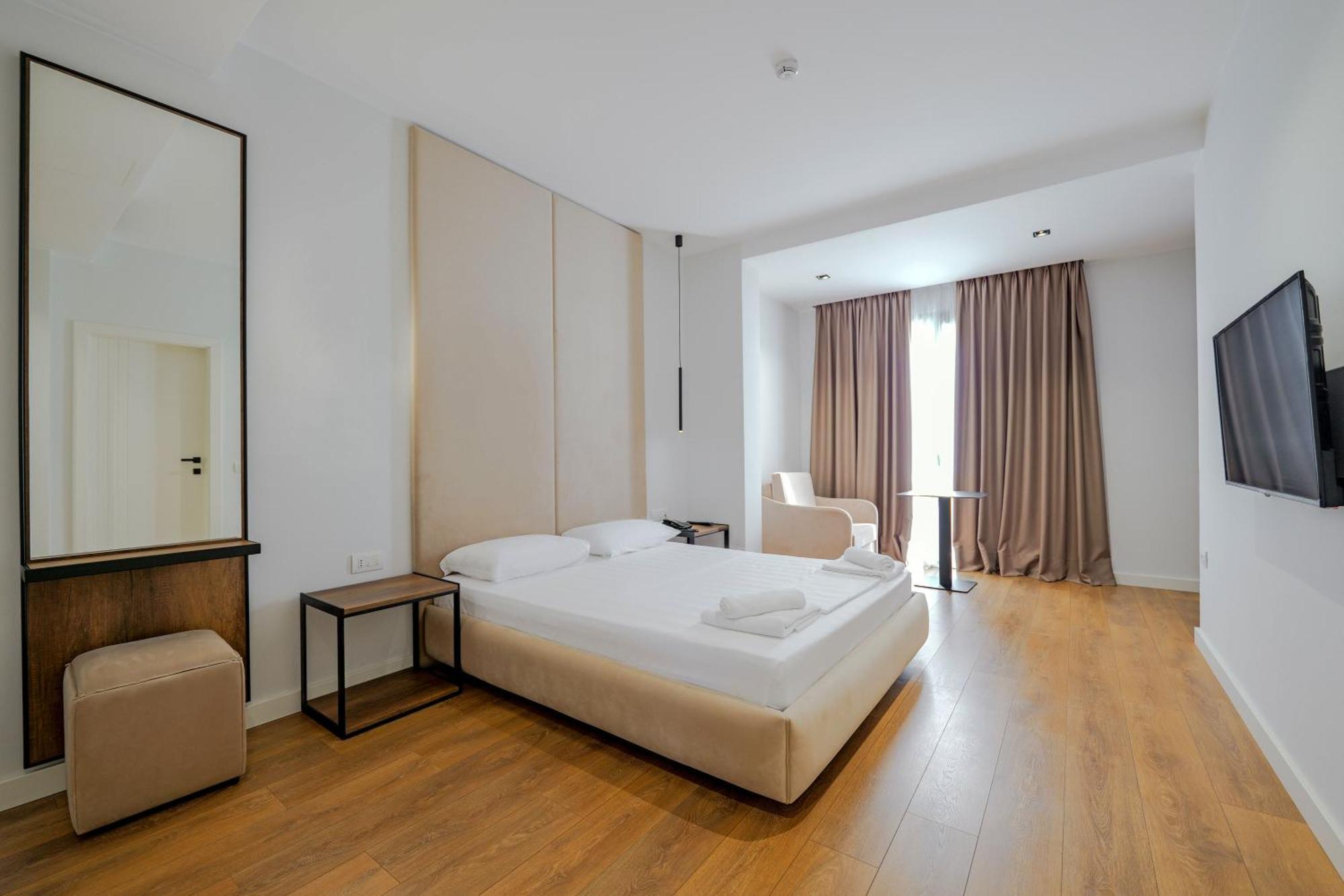 Hotel Central Вльора Екстер'єр фото