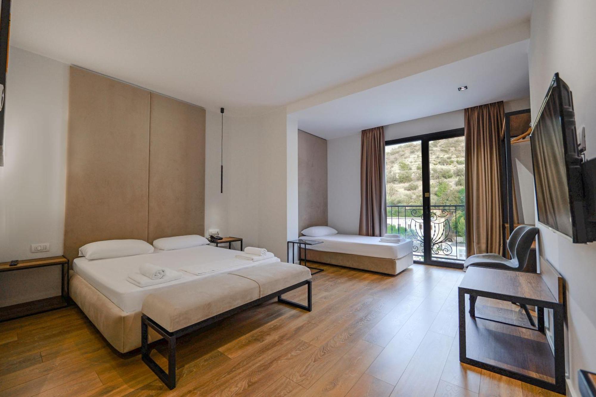 Hotel Central Вльора Екстер'єр фото