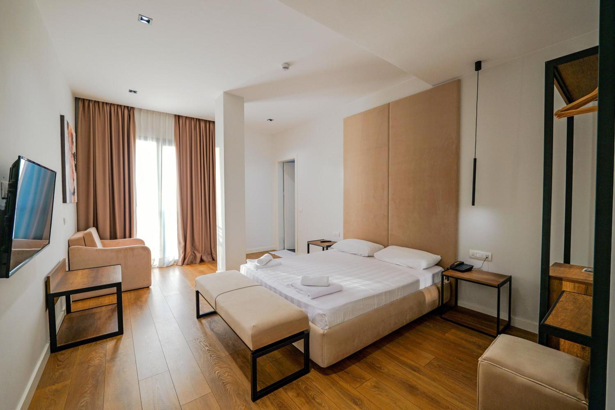 Hotel Central Вльора Екстер'єр фото