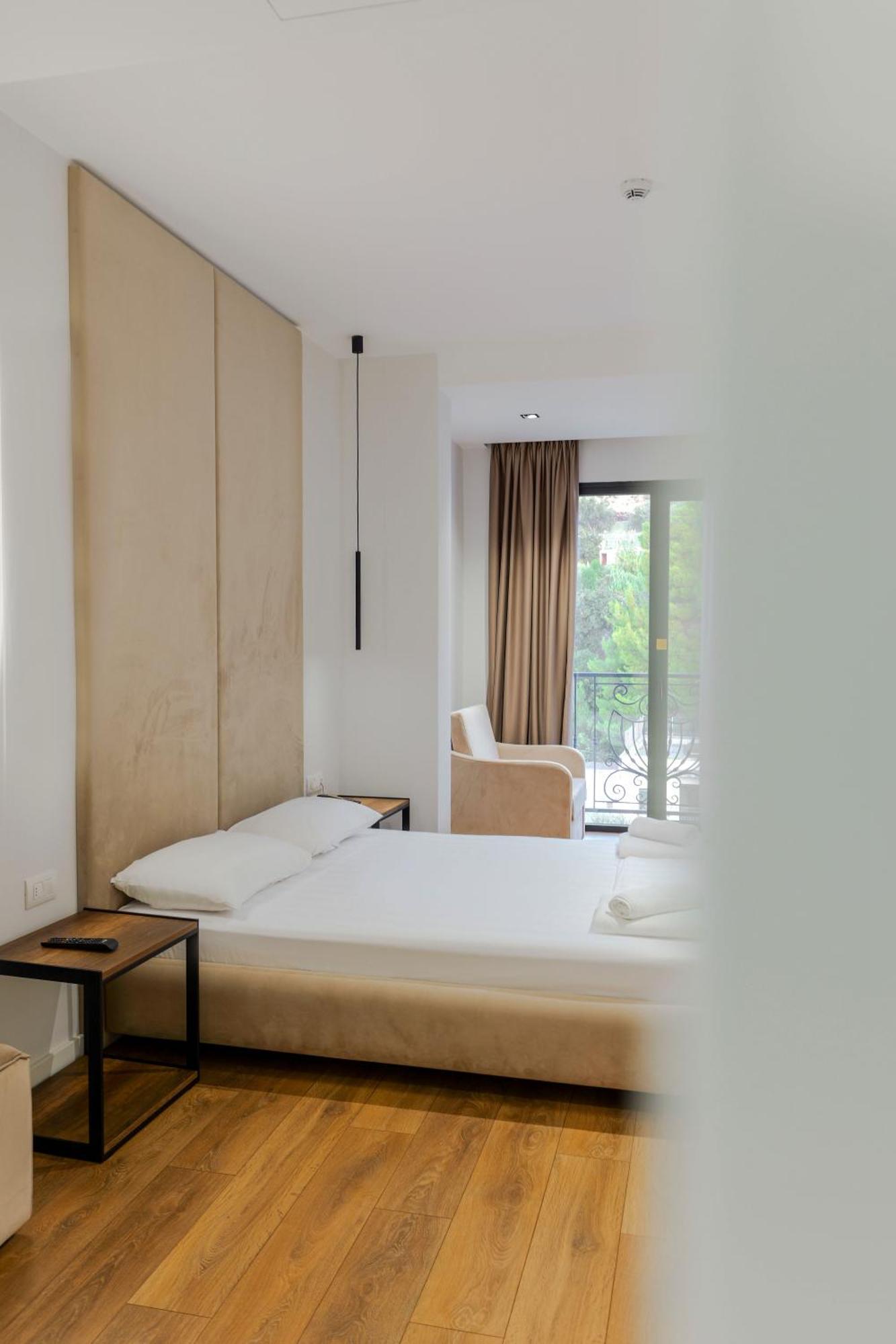 Hotel Central Вльора Екстер'єр фото